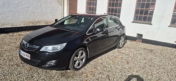 Opel Astra 2010 photo 4