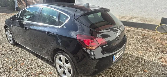 Opel Astra 2010 photo 3