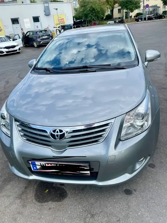 Toyota Avensis 2009 photo 2