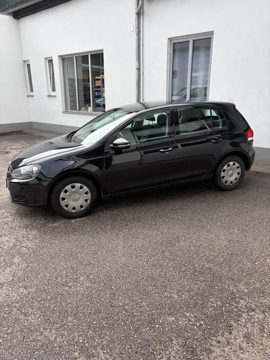 Volkswagen Golf 2011 photo 2