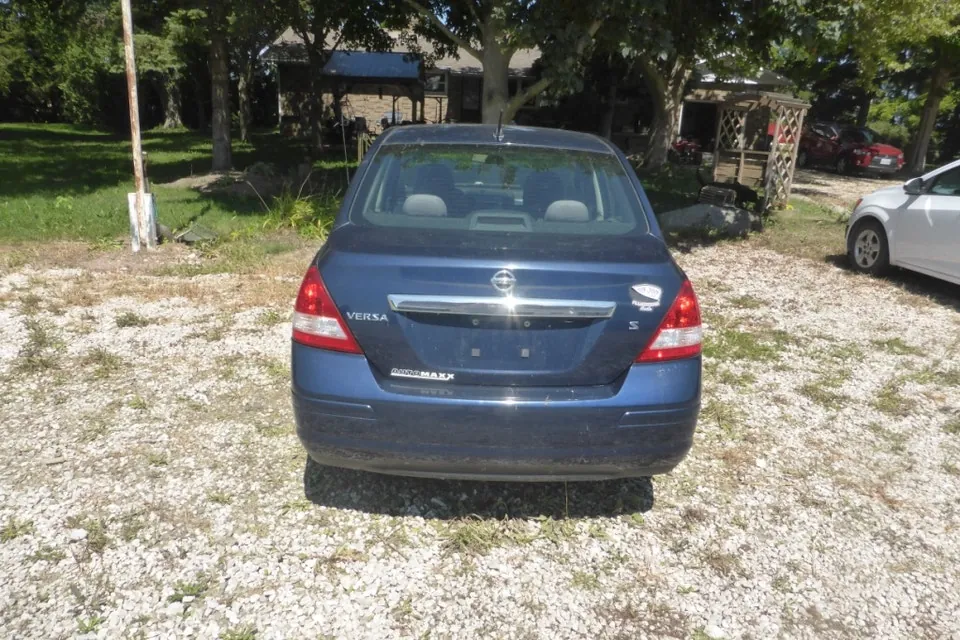 Nissan Versa 2007 photo 3