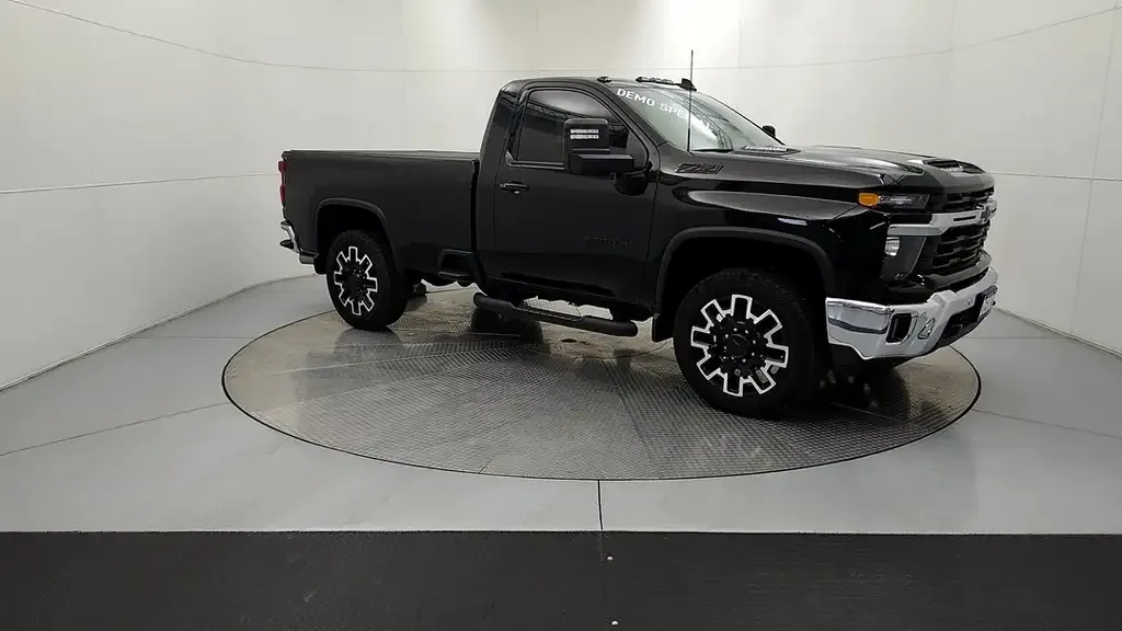 Chevrolet Silverado 2500 2026 photo 2