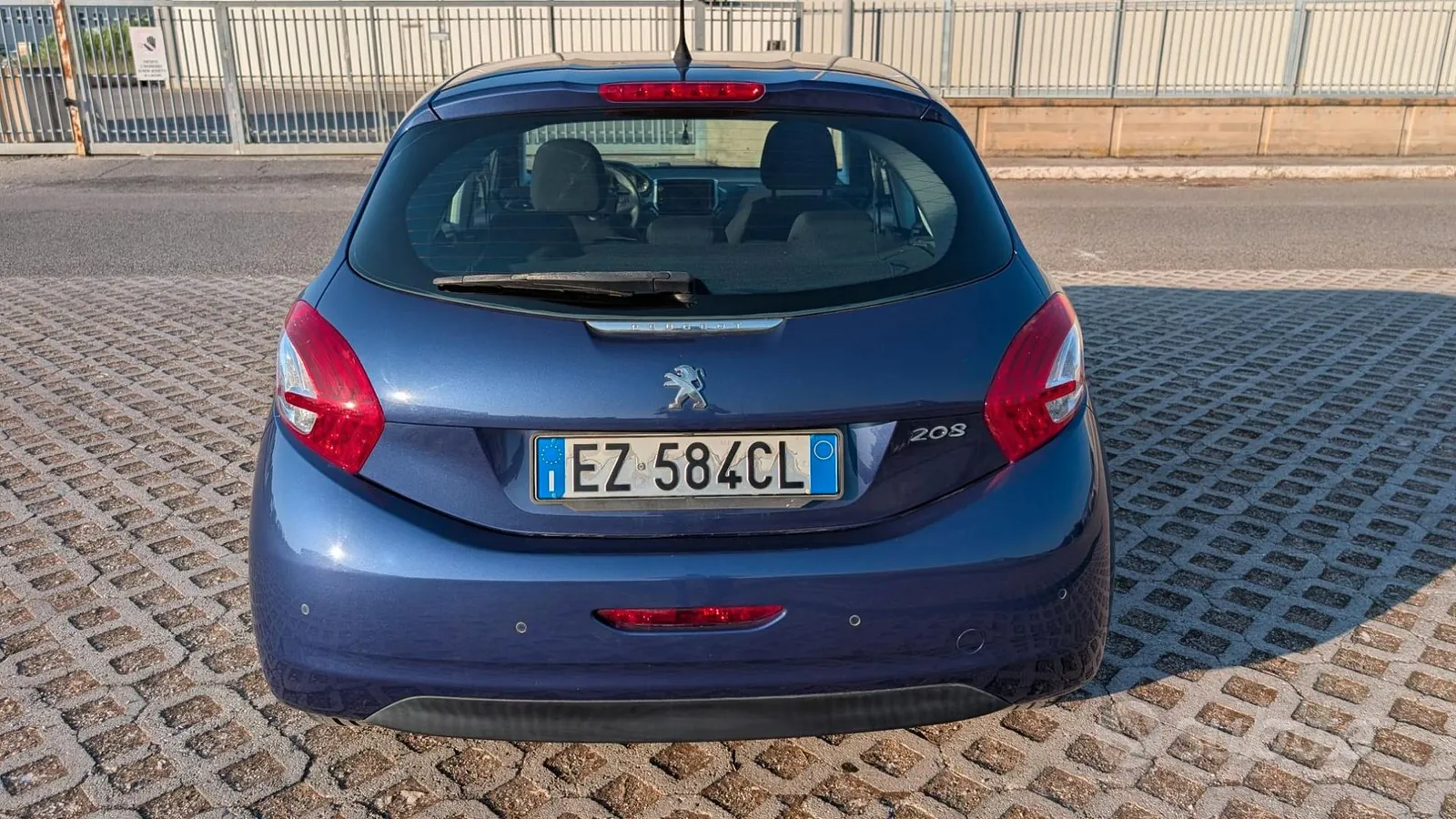 Peugeot 208 2015 photo 3