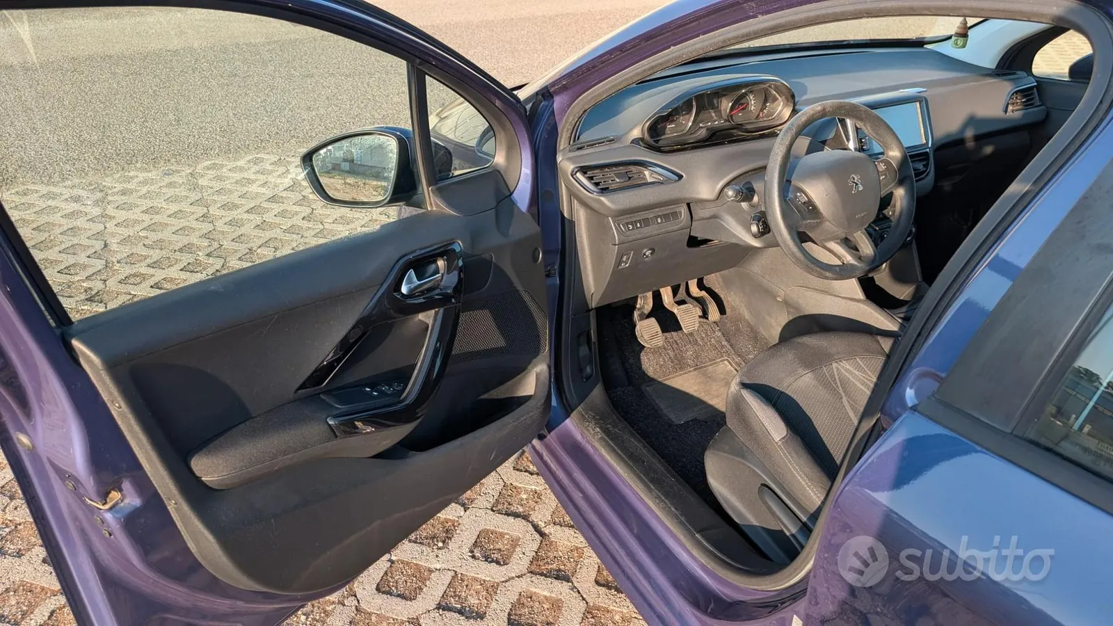 Peugeot 208 2015 photo 5