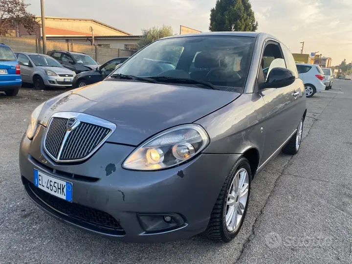 Lancia Ypsilon