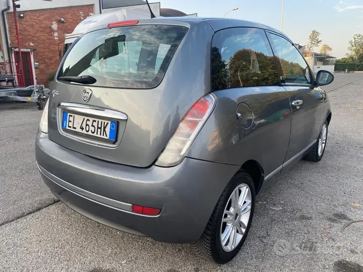 Lancia Ypsilon 2012 photo 3