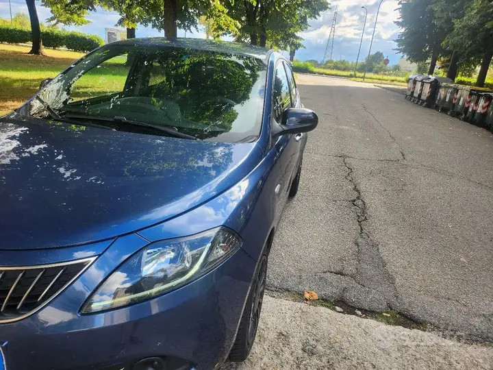 Lancia Ypsilon