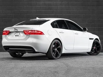 Jaguar Xe 2016 photo 4