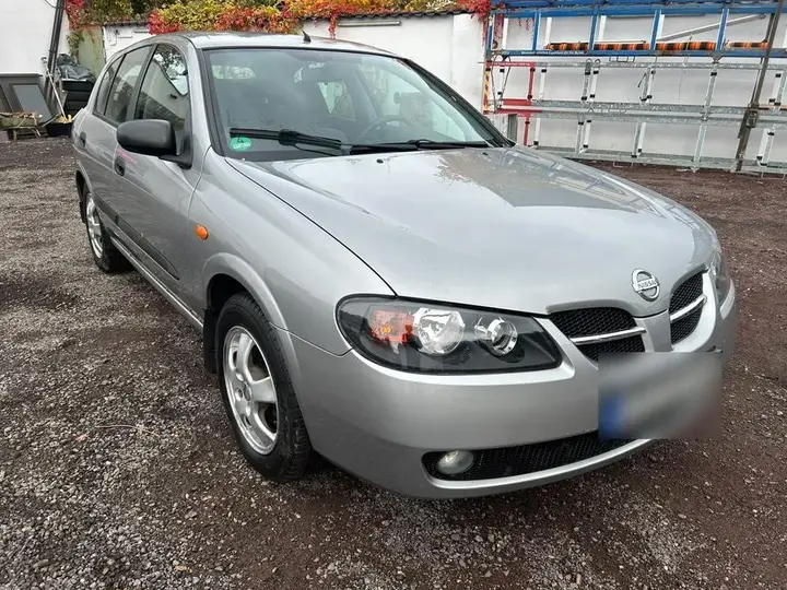 Nissan Almera