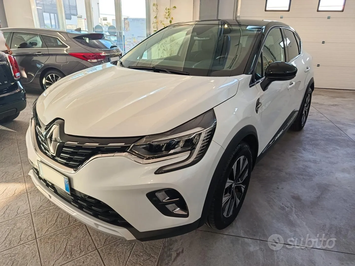 Renault Captur 2023 photo 2