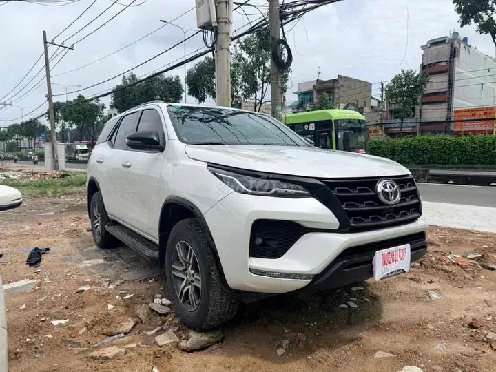 Toyota Fortuner 2022 photo 3
