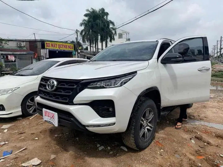 Toyota Fortuner 2022 photo 2