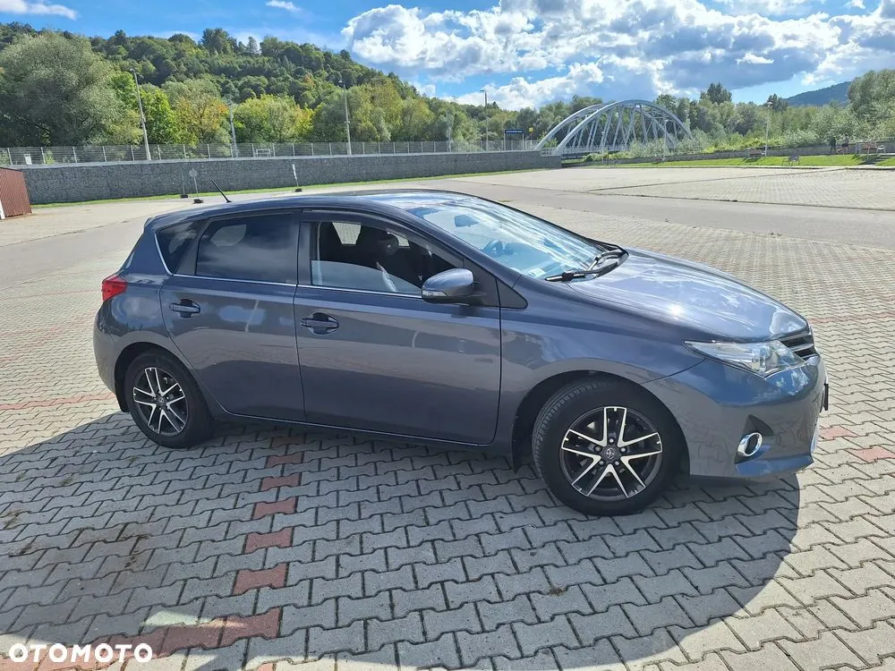 Toyota Auris 2015 photo 3