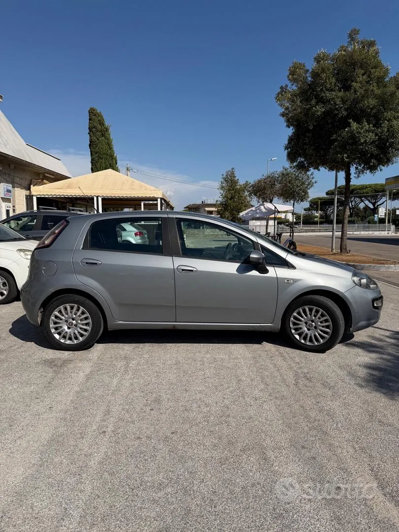 Fiat Grande Punto 2011 photo 5
