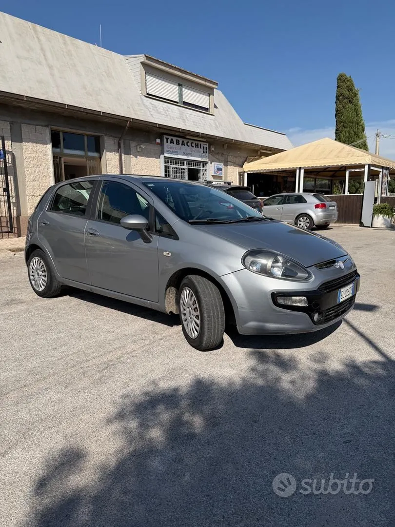 Fiat Grande Punto 2011 photo 4