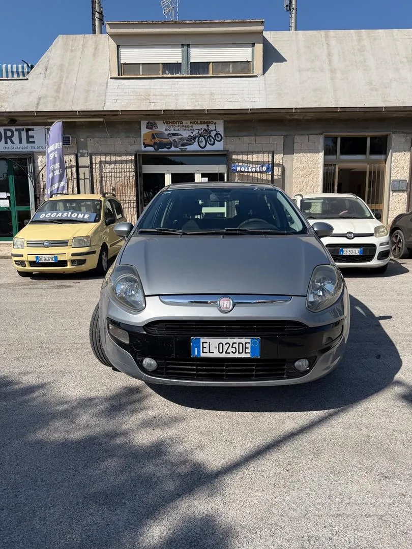 Fiat Grande Punto 2011 photo 3