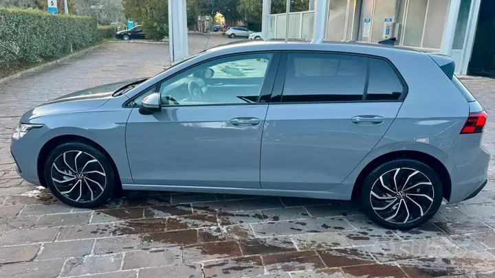 Volkswagen Golf 2024 photo 3