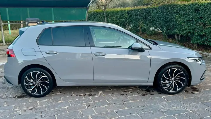Volkswagen Golf 2024 photo 2