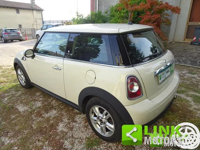 Mini One 2012 photo 3