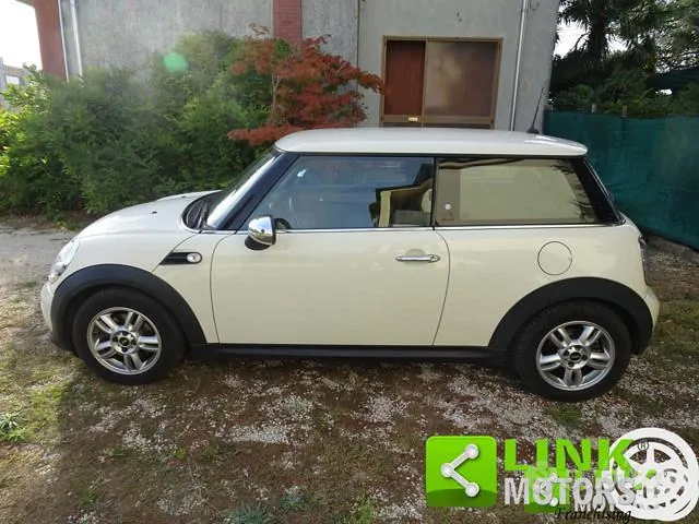 Mini One 2012 photo 2
