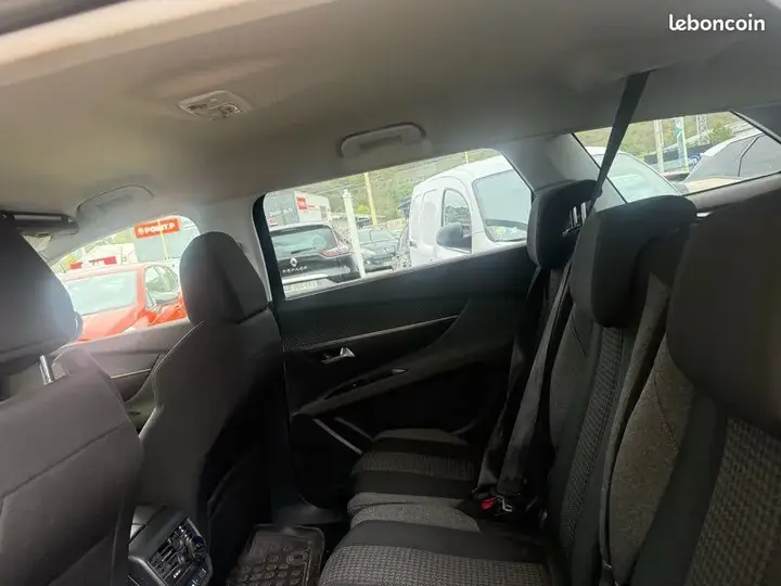 Peugeot 5008 2018 photo 3