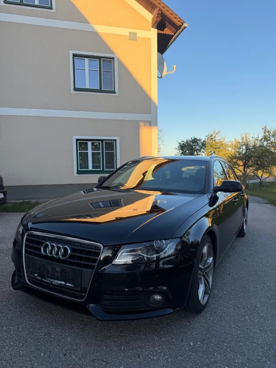 Audi A4 2010 photo 2