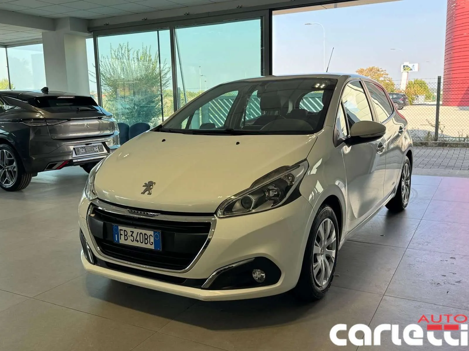 Peugeot 208 2015 photo 2