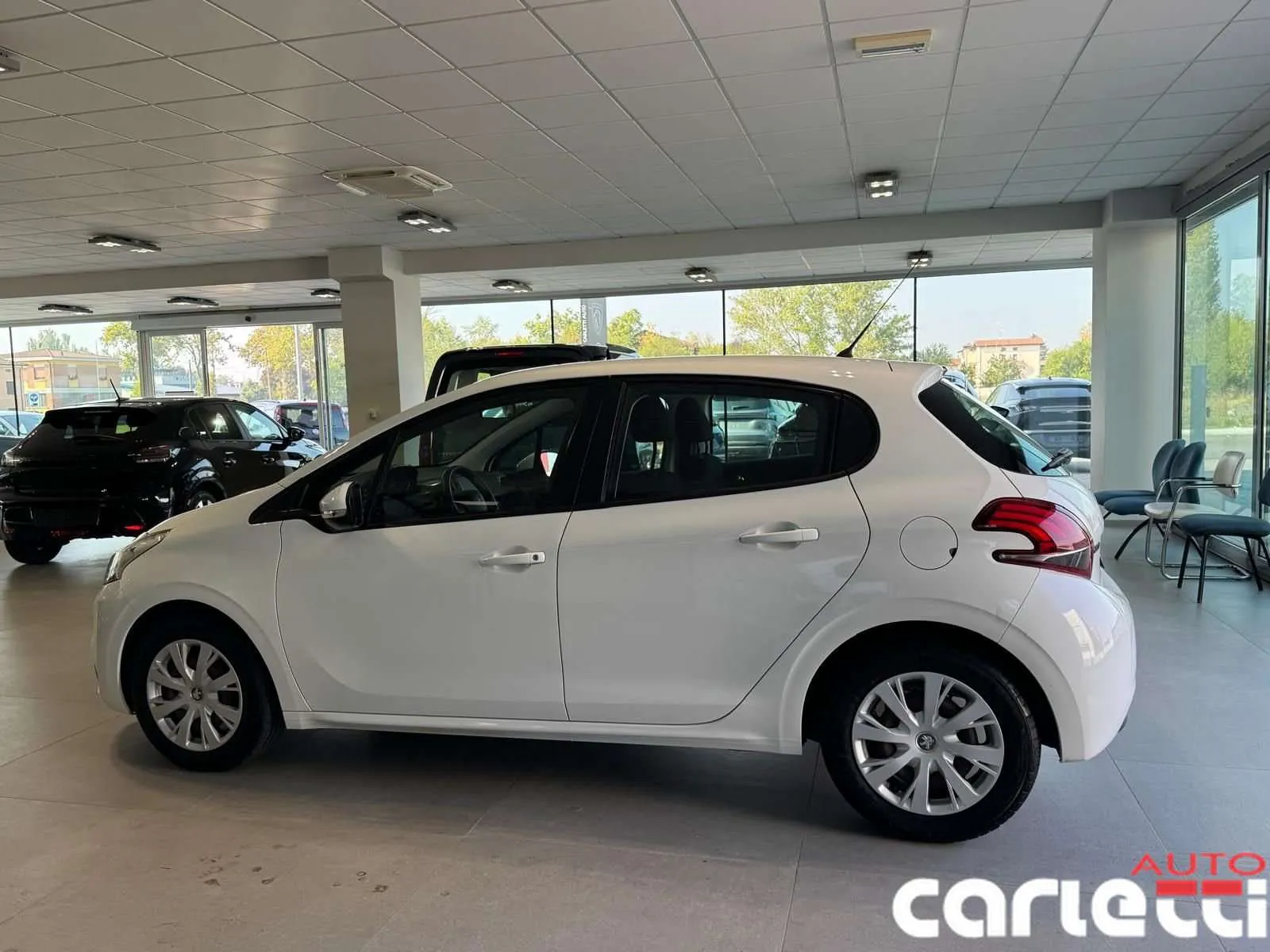 Peugeot 208 2015 photo 5