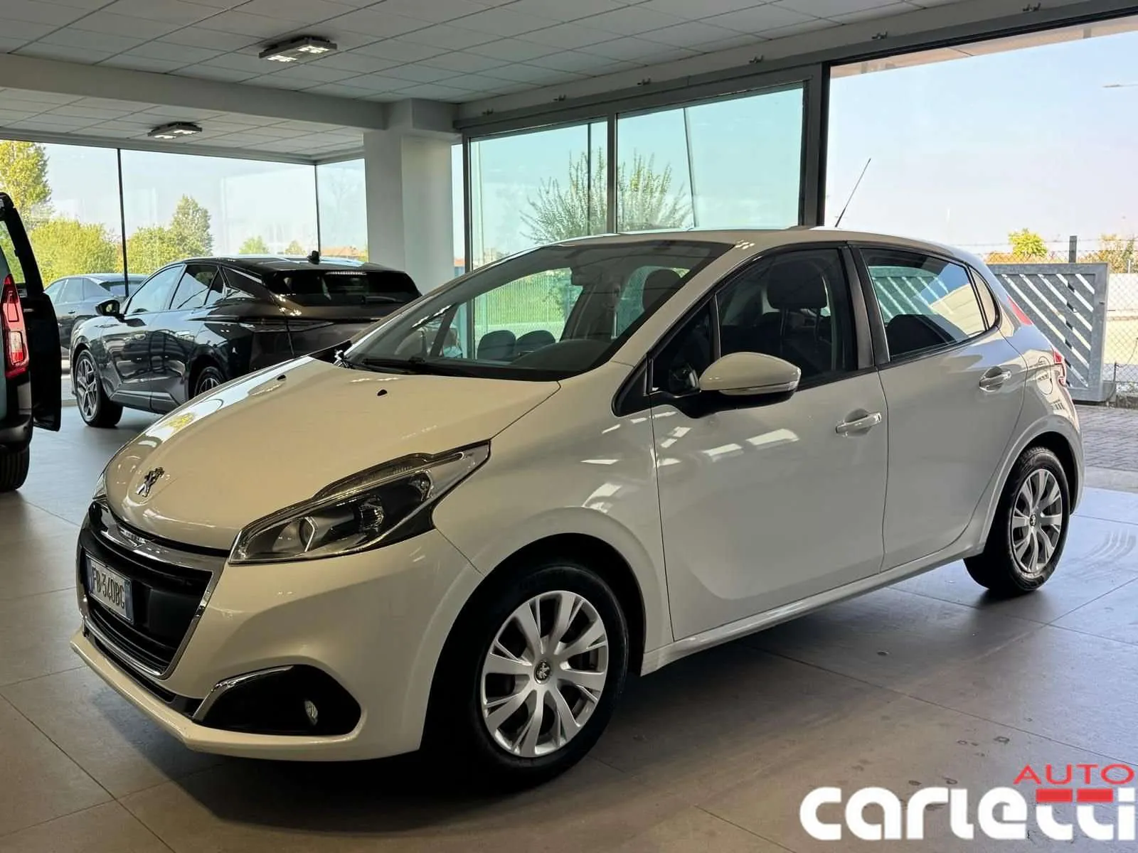 Peugeot 208 2015 photo 3