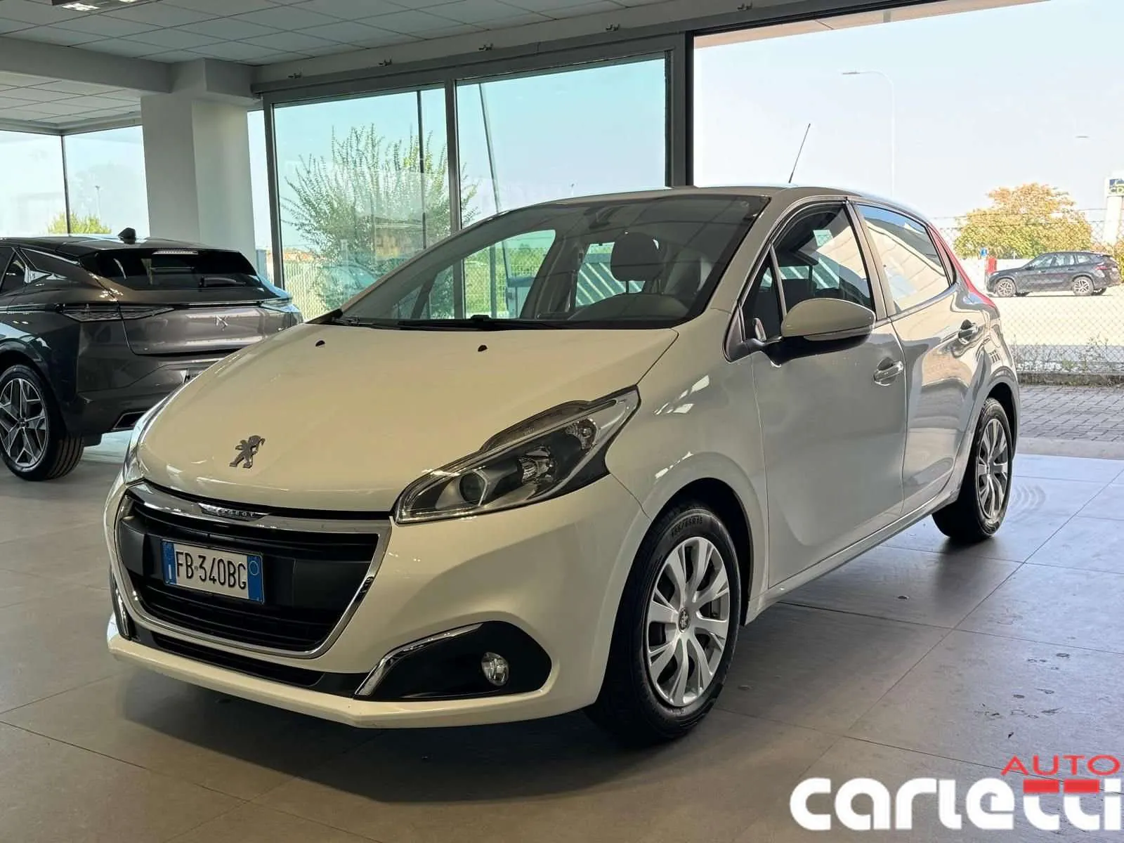 Peugeot 208 2015 photo 4