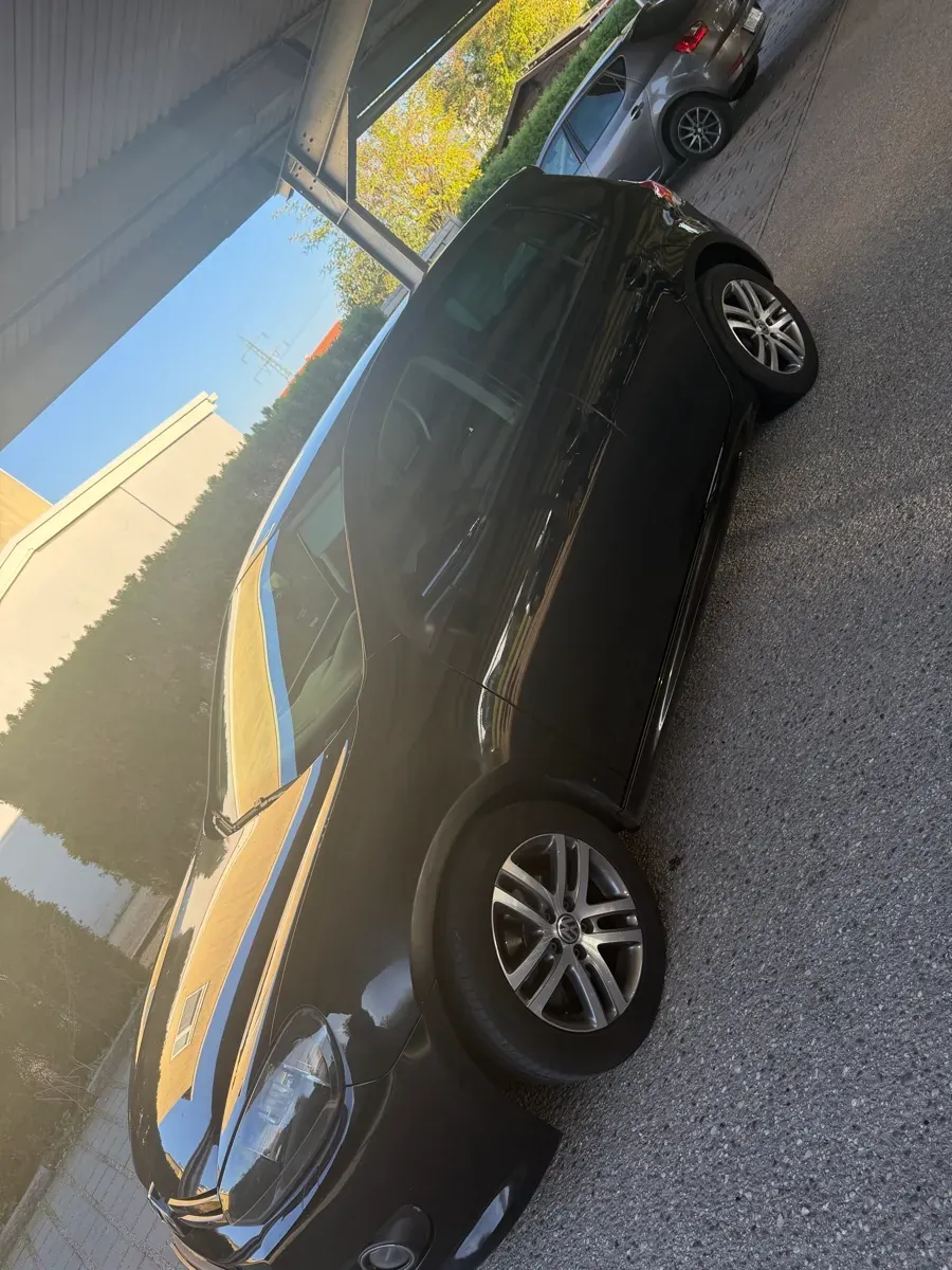 Volkswagen Golf 2010 photo 2