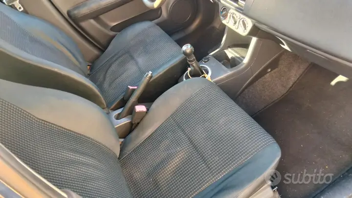 Suzuki Swift 2005 photo 5