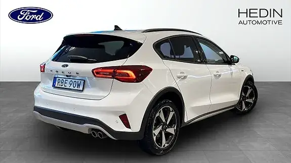 Ford Focus 2024 photo 2