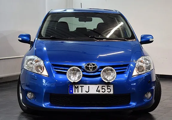 Toyota Auris 2012 photo 2