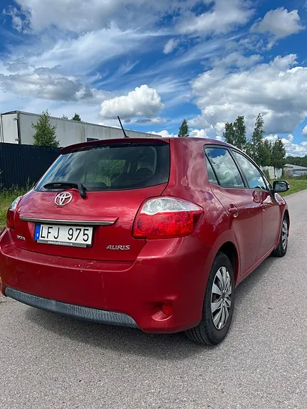 Toyota Auris 2011 photo 3
