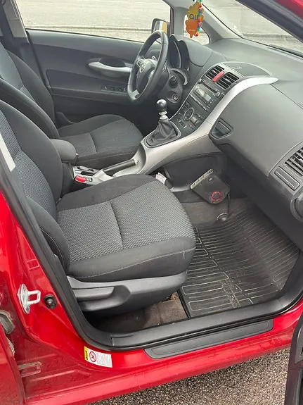 Toyota Auris 2011 photo 5