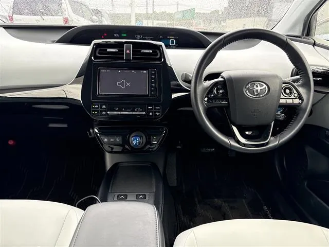 Toyota Prius 2019 photo 2