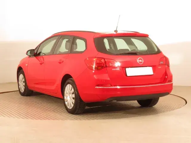 Opel Astra Sport Tourer 2012 photo 3