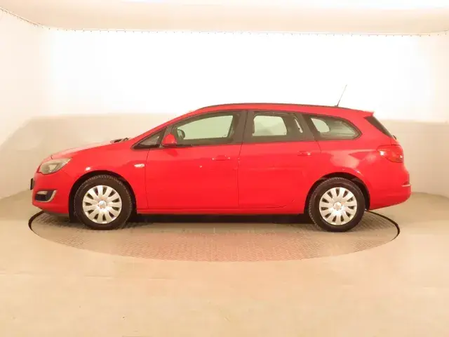 Opel Astra Sport Tourer 2012 photo 2