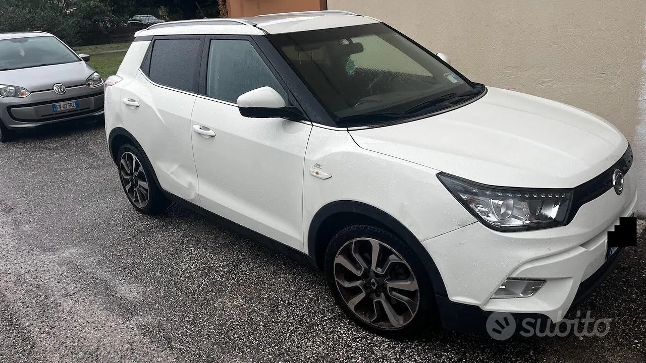 KG Mobility Tivoli 2015 photo 2