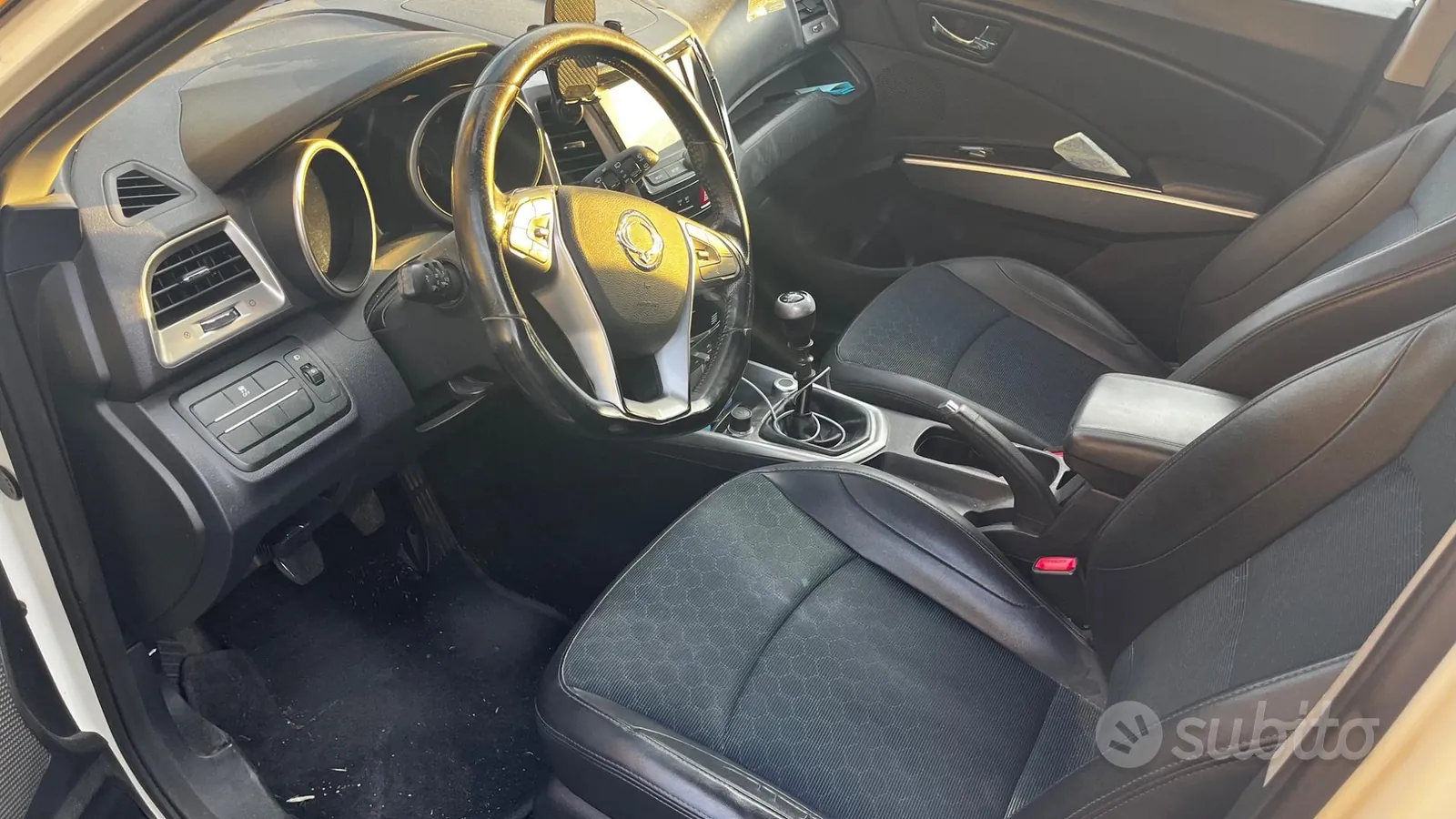 KG Mobility Tivoli 2015 photo 4