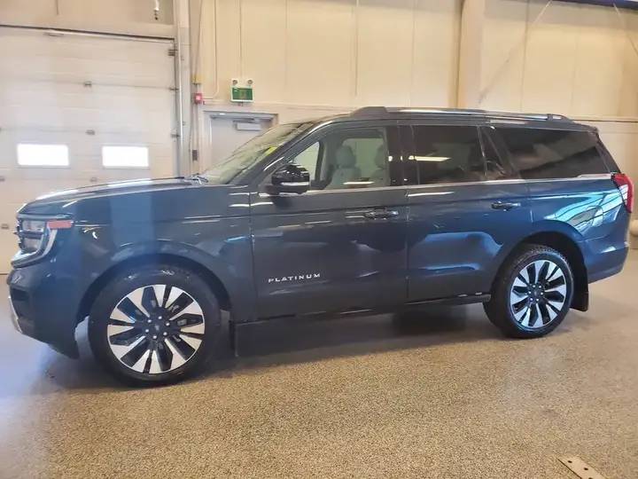 Ford Expedition 2025 photo 2