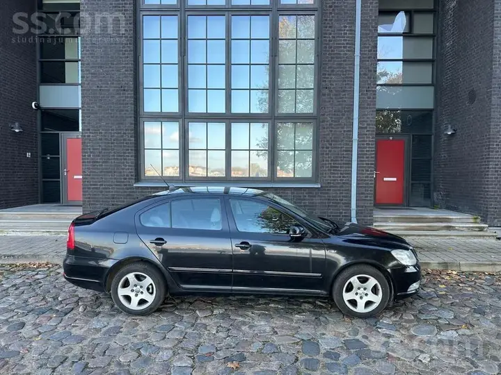 Skoda Octavia 2010 photo 2
