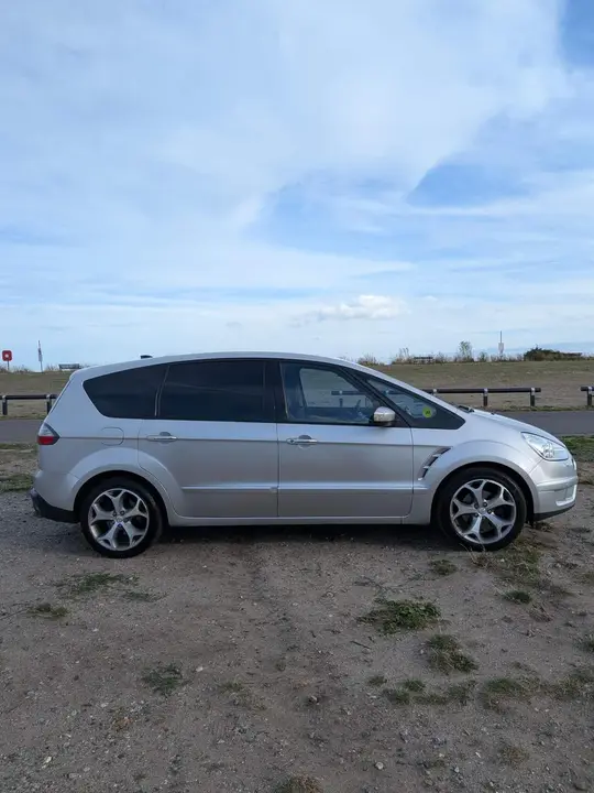 Ford S-Max 2010 photo 4