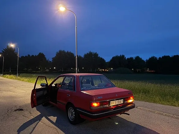 Mazda 323 1988 photo 3