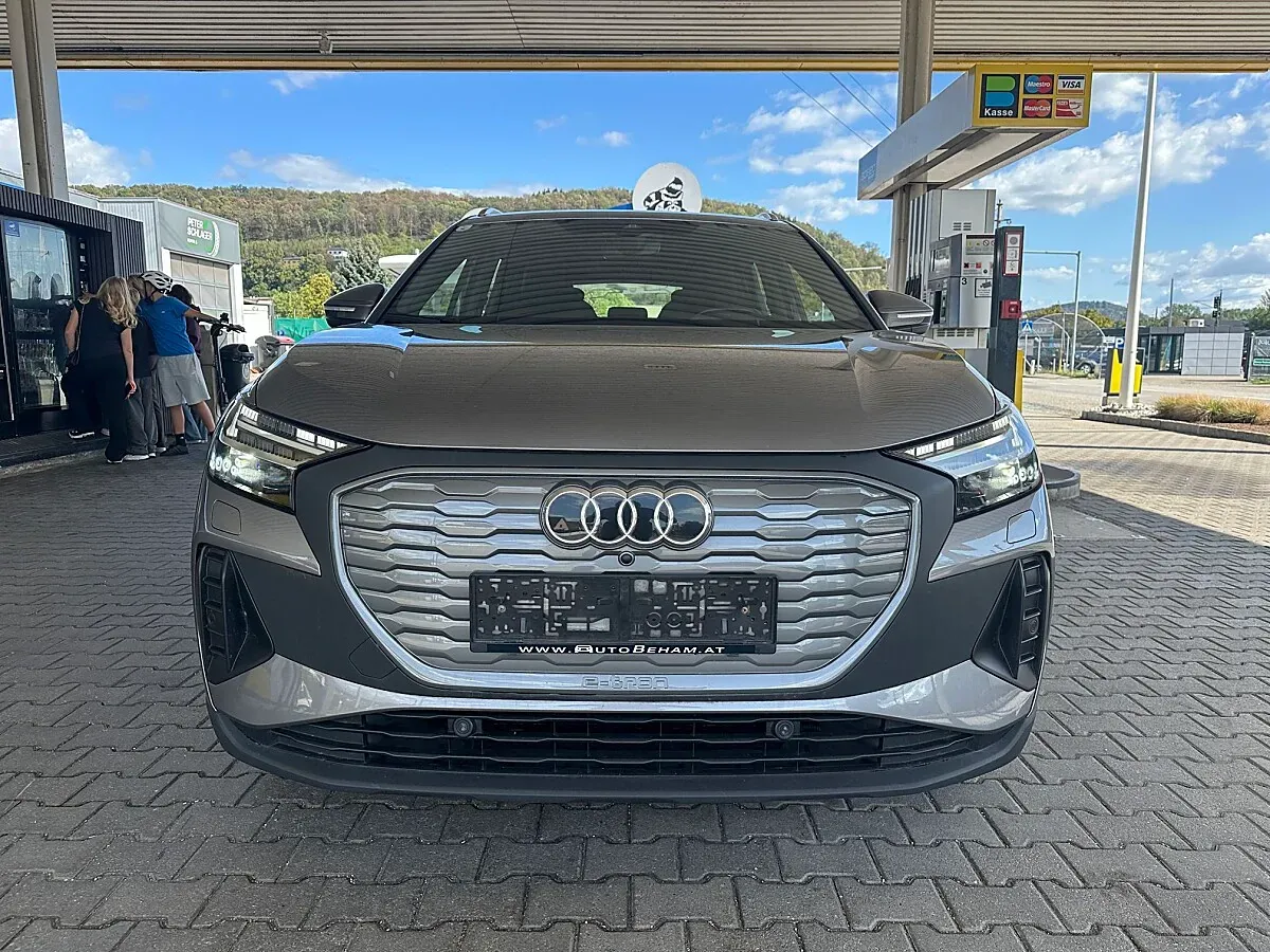 Audi Q4 2022 photo 2