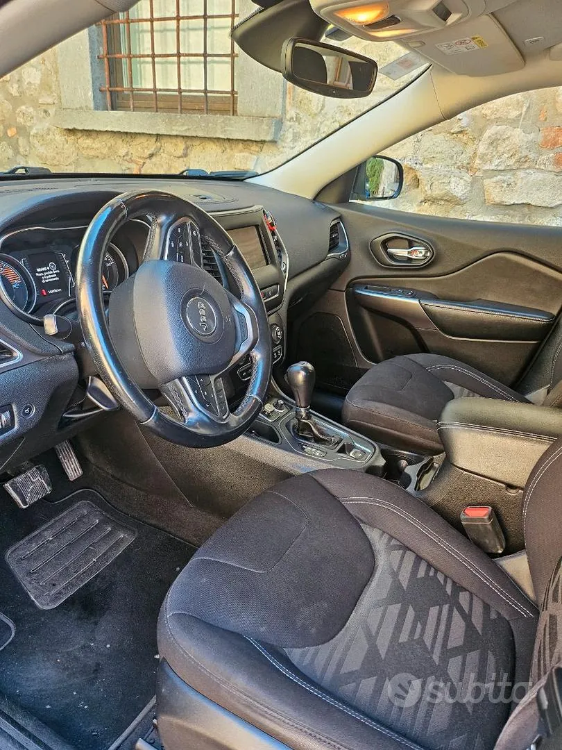 Jeep Cherokee 2019 photo 4