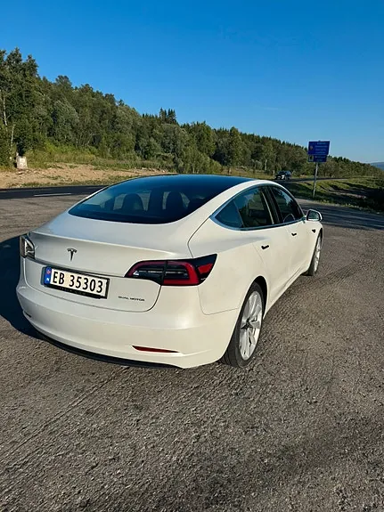 Tesla Model 3 2020 photo 3