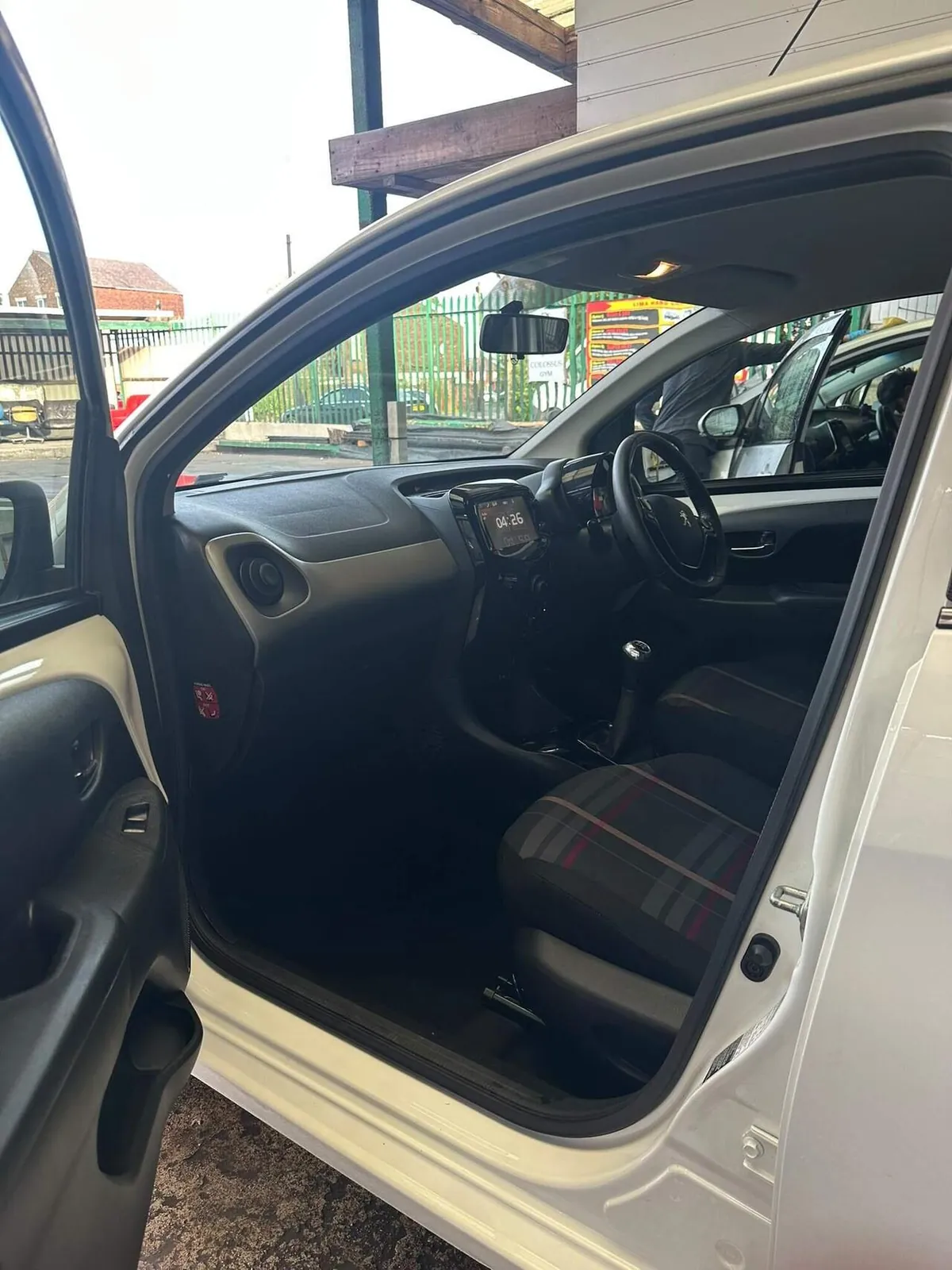 Peugeot 108 2015 photo 5