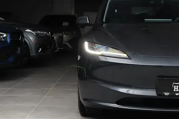 Tesla Model 3 2025 photo 4